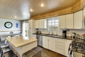 Interior - 40-acre Brook Park Retreat Near Lakes & Fishing! (Brook Park)