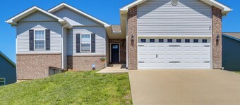 Deck & Large Yard! Family Haven in Cape Girardeau