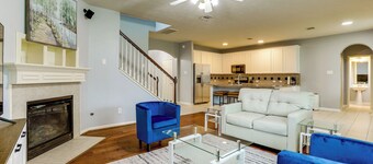 Private Yard & Furnished Patio! Rosenberg Retreat