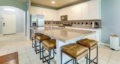 Private Yard & Furnished Patio! Rosenberg Retreat
