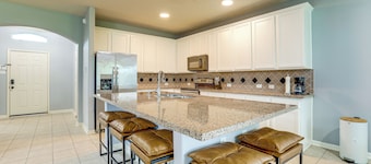 Private Yard & Furnished Patio! Rosenberg Retreat