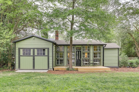 Apartment (0 Bedroom) | Interior. Quiet Tree-lined Yard & EV Charger: Near I95