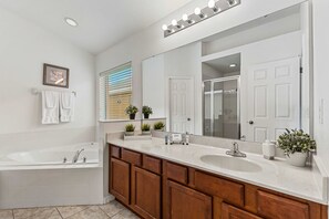 Hair dryer, towels - Sleeps 8·Pvt Pool·Game Room·Clubhouse Amenities (Kissimmee)