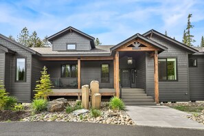 Exterior - Stunning 6 BR, modern-mountain home on 3 acres! *Pet friendly! (Ronald)