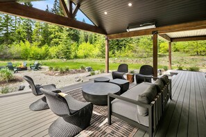 Terrace/patio - Stunning 6 BR, modern-mountain home on 3 acres! *Pet friendly! (Ronald)