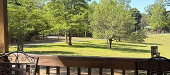 Charming 1-bedroom cabin in pleasant Critz for a cozy getaway
