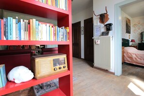 Iron/ironing board, travel crib, free WiFi - Stunning  villa for 8 people with WIFI, A/C, patio and pets allowed (Osigo)