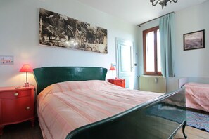 Iron/ironing board, travel crib, free WiFi
