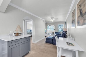 Interior - 🌞Beach Across the Street🌴Pool/Fishing Dock/Grills🐬Barefoot Beach Resort A105 (Indian Shores)