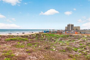 On the beach - Gulfstream Condos Unit 321 | Pool & Hot Tub | Private Balcony Gulf View (Corpus Christi)