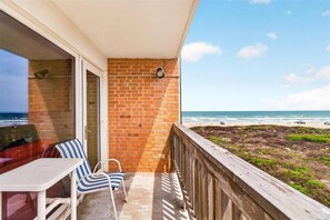 Terrace/patio - Gulfstream Condos Unit 321 | Pool & Hot Tub | Private Balcony Gulf View (Corpus Christi)