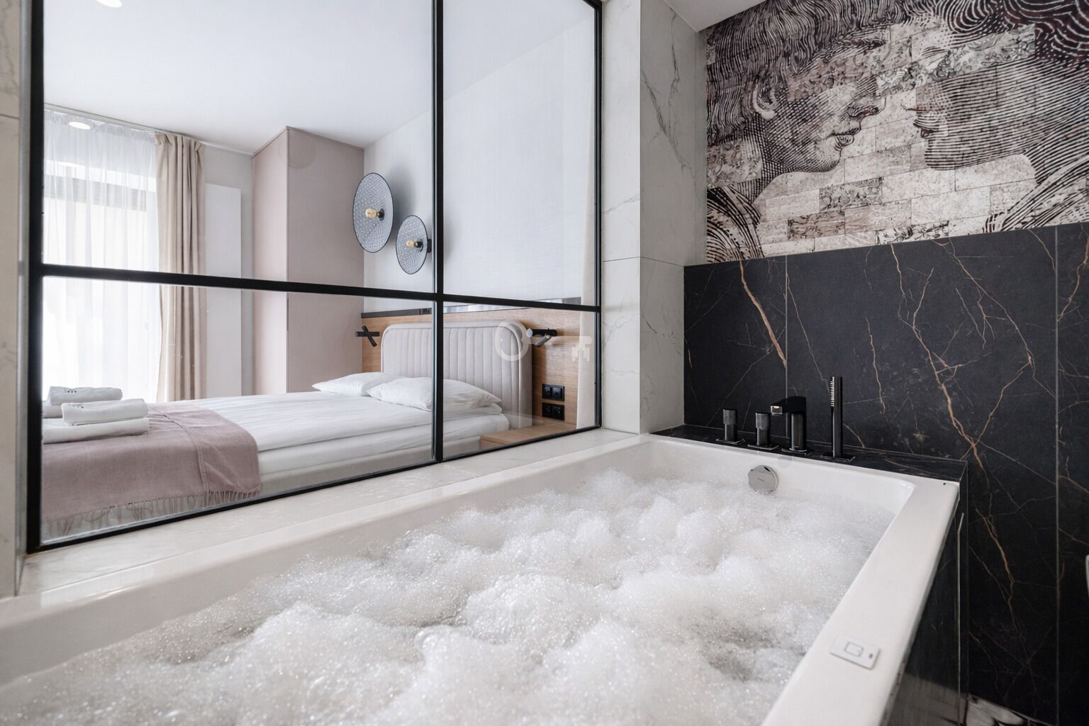 Studio Suite Deluxe, quang cảnh sân vườn | Bộ đồ giường cao cấp, bàn ủi/dụng cụ ủi quần áo 