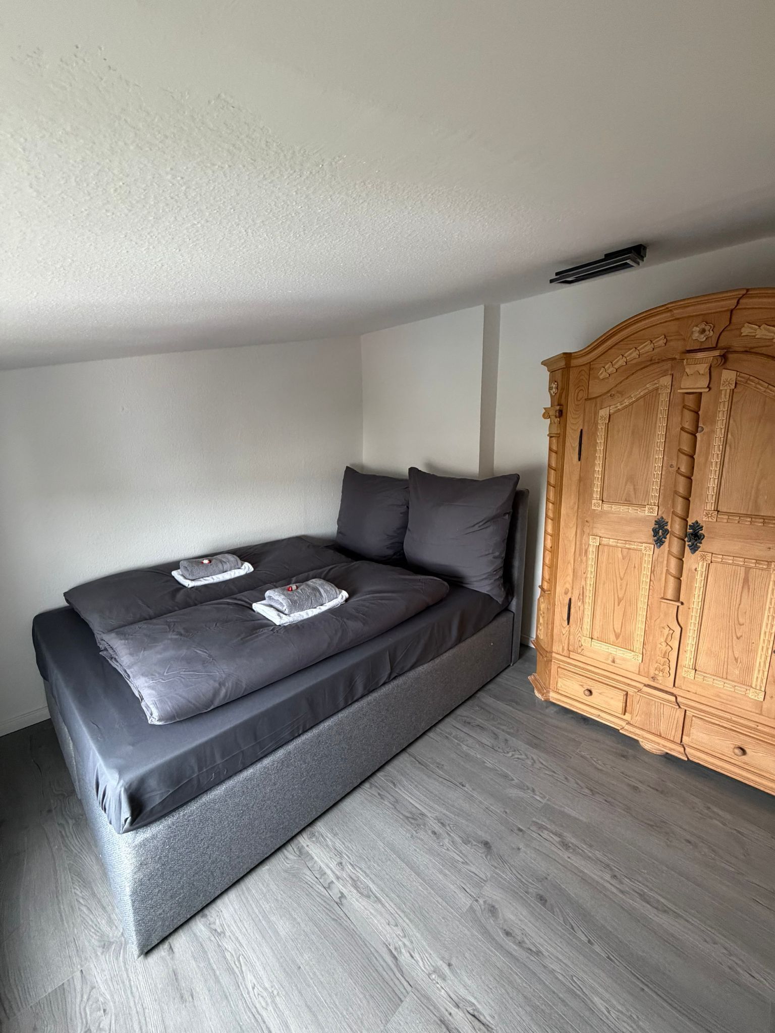 Bureau, Wi-Fi gratuit, draps fournis