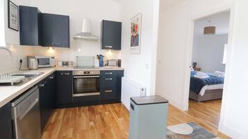 Dishwasher, cookware/dishes/utensils