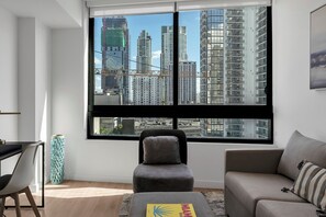 Living area - Cozy 1/1 condo in brilliant Miami with TOP AMENITIES and BLOCKS FROM BAYSIDE (Miami)