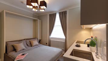 Standard Studio | Laptop workspace, iron/ironing board, free WiFi