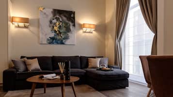 Apartemen, ensuite | Seprai antialergi, ruang kerja ramah laptop, dan setrika/meja setrika
