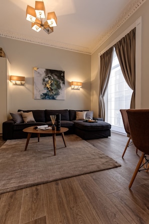 Appartement, salle de bains attenante | Literie hypoallergénique, espace de travail pour ordinateur portable