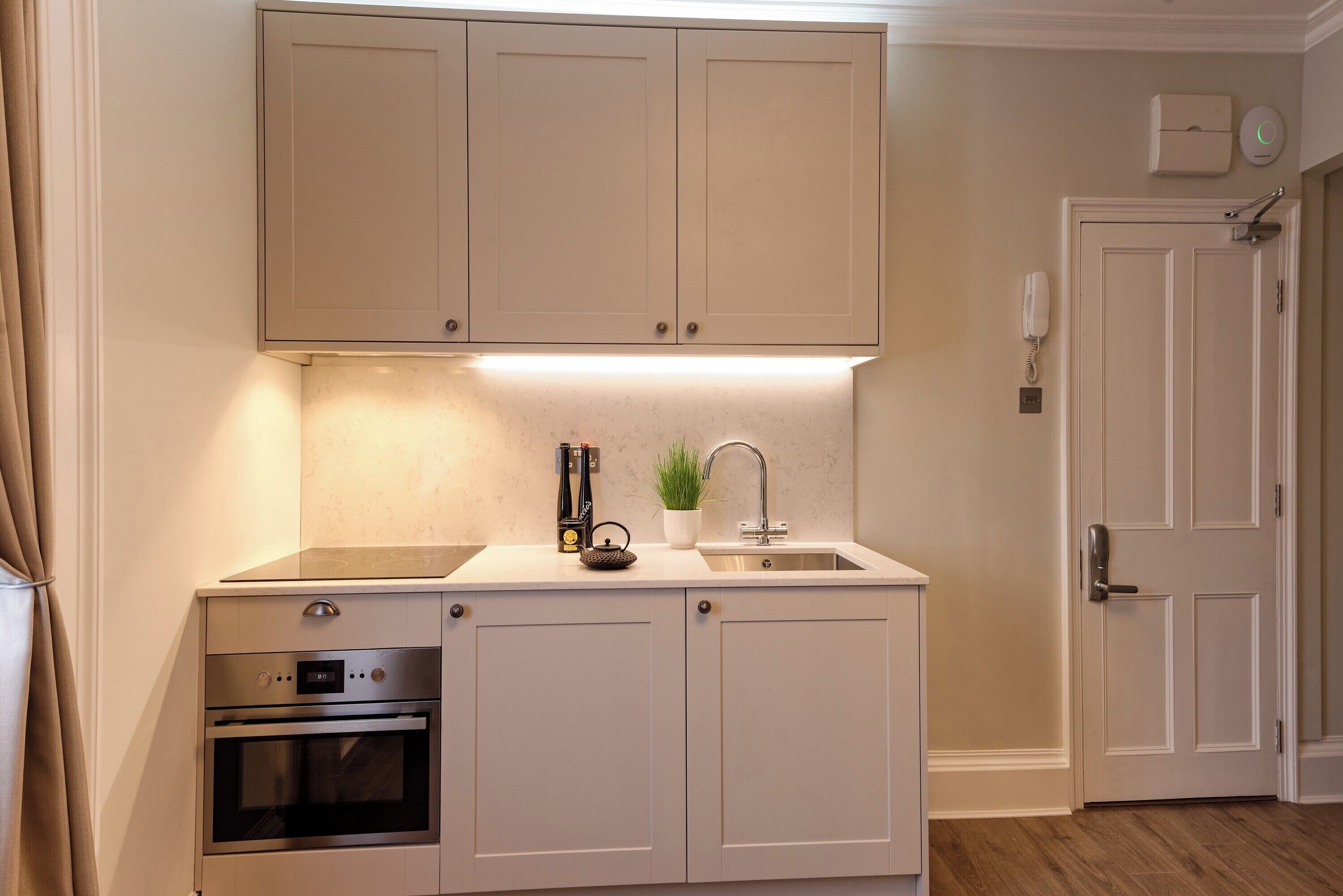 Standard Studio | Private kitchen | Cookware/dishes/utensils