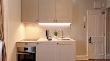 Standard Studio | Private kitchen | Cookware/dishes/utensils