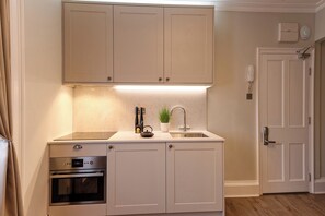 Studio Standard | Cuisine privée | Batterie de cuisine, vaisselle et ustensiles