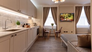 Superior Studio, Ensuite - Marylebone Studios by DMONTRIO (London)