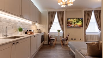 Superior Studio, Ensuite | Hypo-allergenic bedding, laptop workspace, iron/ironing board, free WiFi