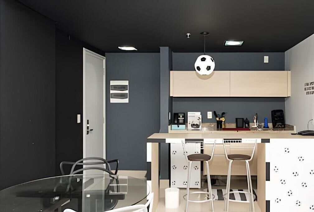 Apartamento luxo, sacada, vista para o mar | Opções para refeição