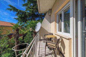 Outdoor dining - Vrbo Property (Dramalj)