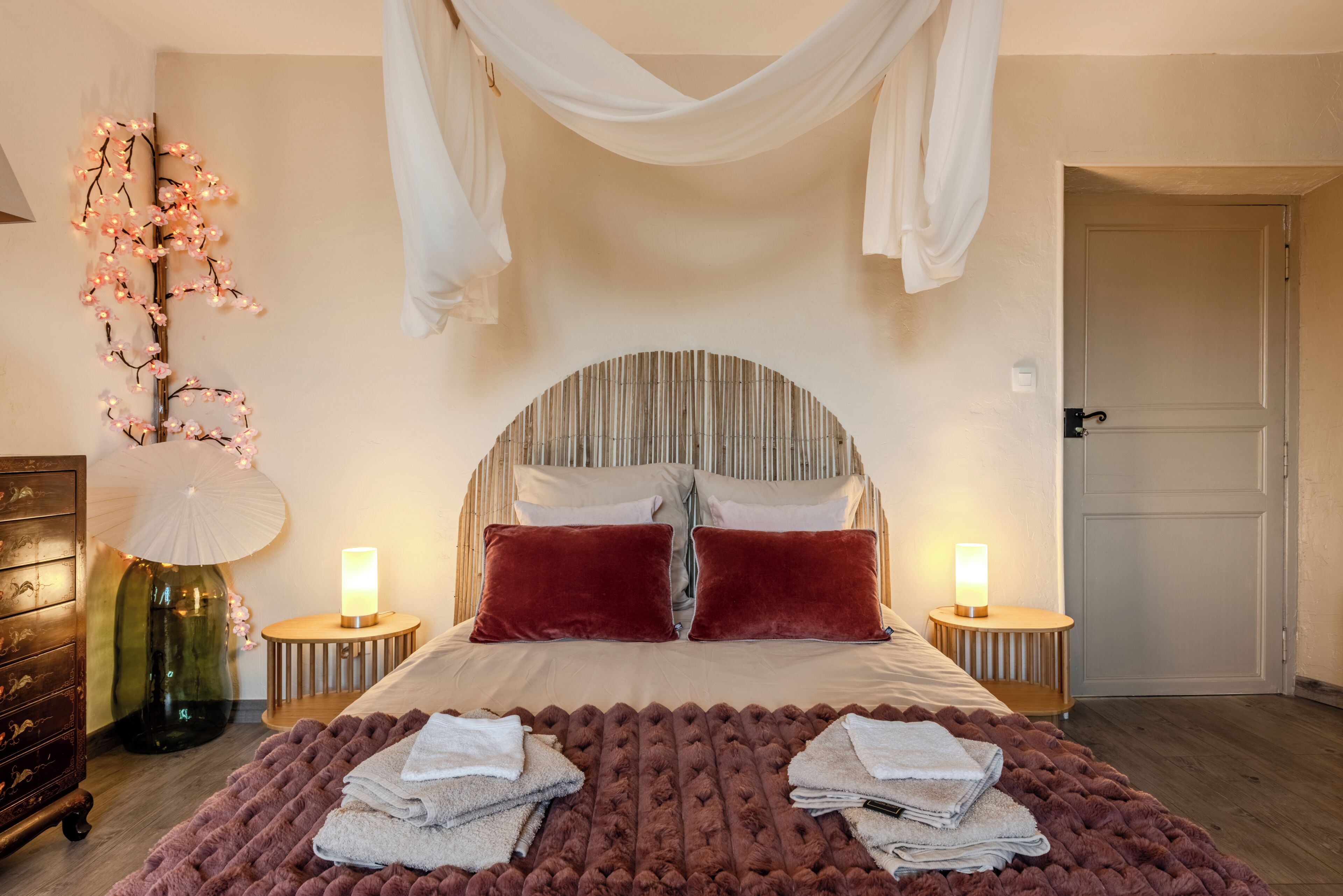 WiFi, bed sheets
