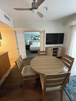 Dining - Resort Cozy 793 sqft 1-bedroom Imperial suite resort in serene Avila Beach (Avila Beach)