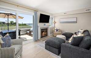Smart TV y chimenea 