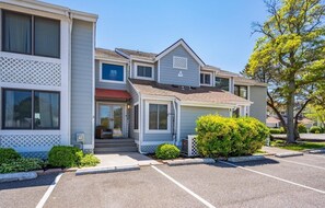 Exterior - Centrally Located 4 BR 3.5 BA Townhouse with Water Views! (Ocean City)