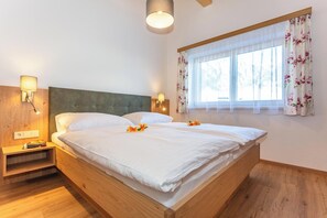 Travel crib, WiFi, bed sheets - Apartment Steinberge 2 bedrooms 5 min from the bike park, ski area (Leogang)