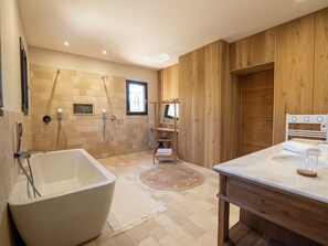 Bathroom - Vrbo Property (Maussane-les-Alpilles)