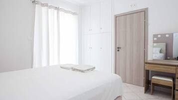 Iron/ironing board, WiFi, bed sheets