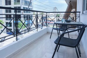 Outdoor dining - Andri's Luxury suite (Dafni)