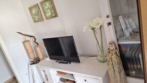 Interior - Charming and historic refuge in the heart of Kontrasta. (Kontrasta)