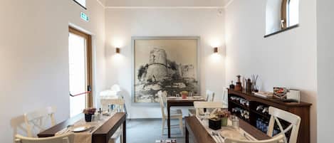 Buffet déjeuner gratuit tous les jours
