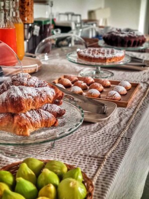 Desayuno bufé gratuito y diario