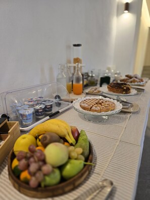 Tägliches inbegriffenes Frühstücksbuffet