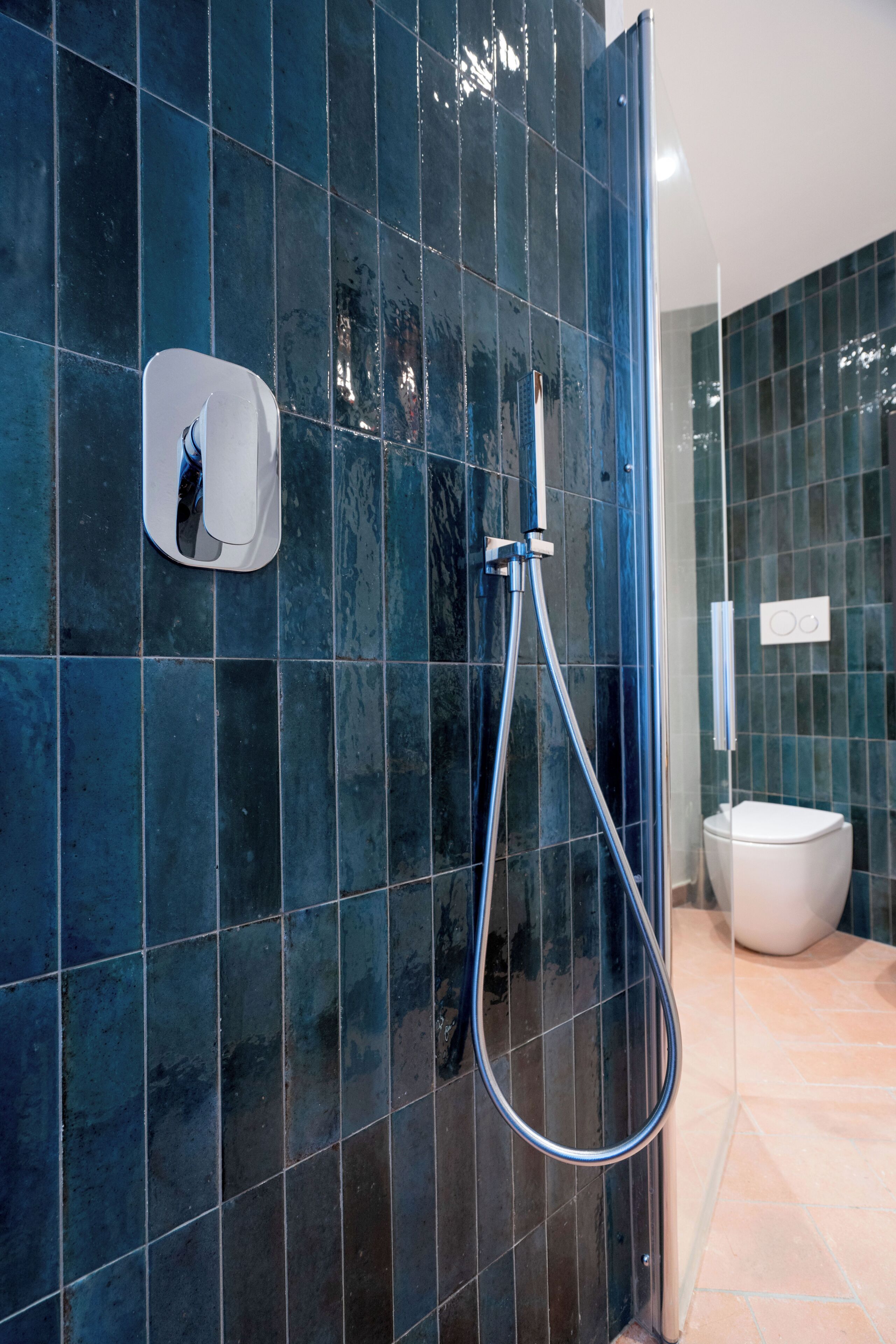 Superior tweepersoonskamer | Badkamer | Een douche, gratis toiletartikelen, een haardroger, handdoeken