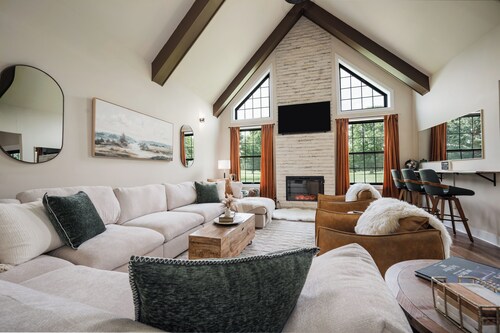 Alpine Ridge | Brand New Build | Sleeps 16