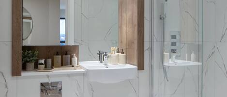 Combined shower/tub, free toiletries, towels, soap