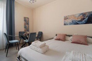 2 bedrooms, iron/ironing board - Cozy 62m2 apartment, ideal for 3 people, located on the first floor of a building with lift (steps to access it).The accommodation is located in the Forlanini district, a very short distance from Linate airport and a stone's throw from the Repetti M4 s (Milan)