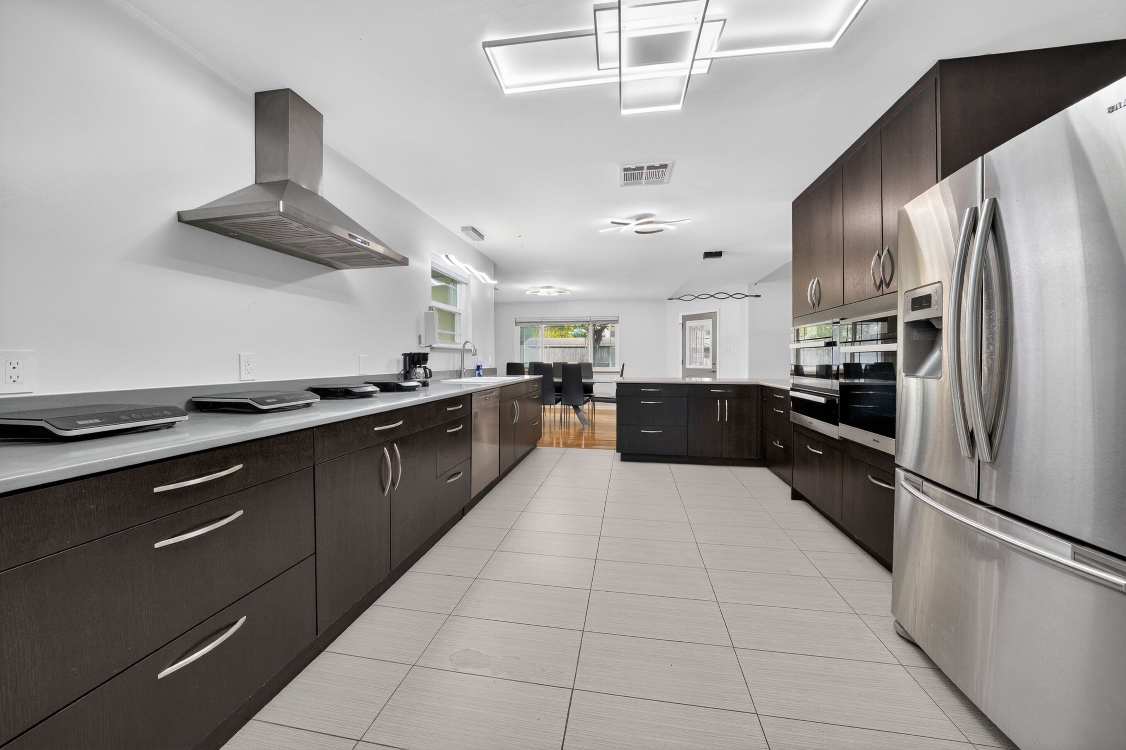 House, 5 Bedrooms | Private kitchen | Fridge, oven, coffee/tea maker