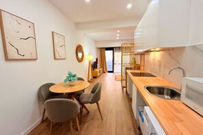 Fridge, microwave, oven, toaster - Travel Habitat Mediterranean Studio (Valencia)