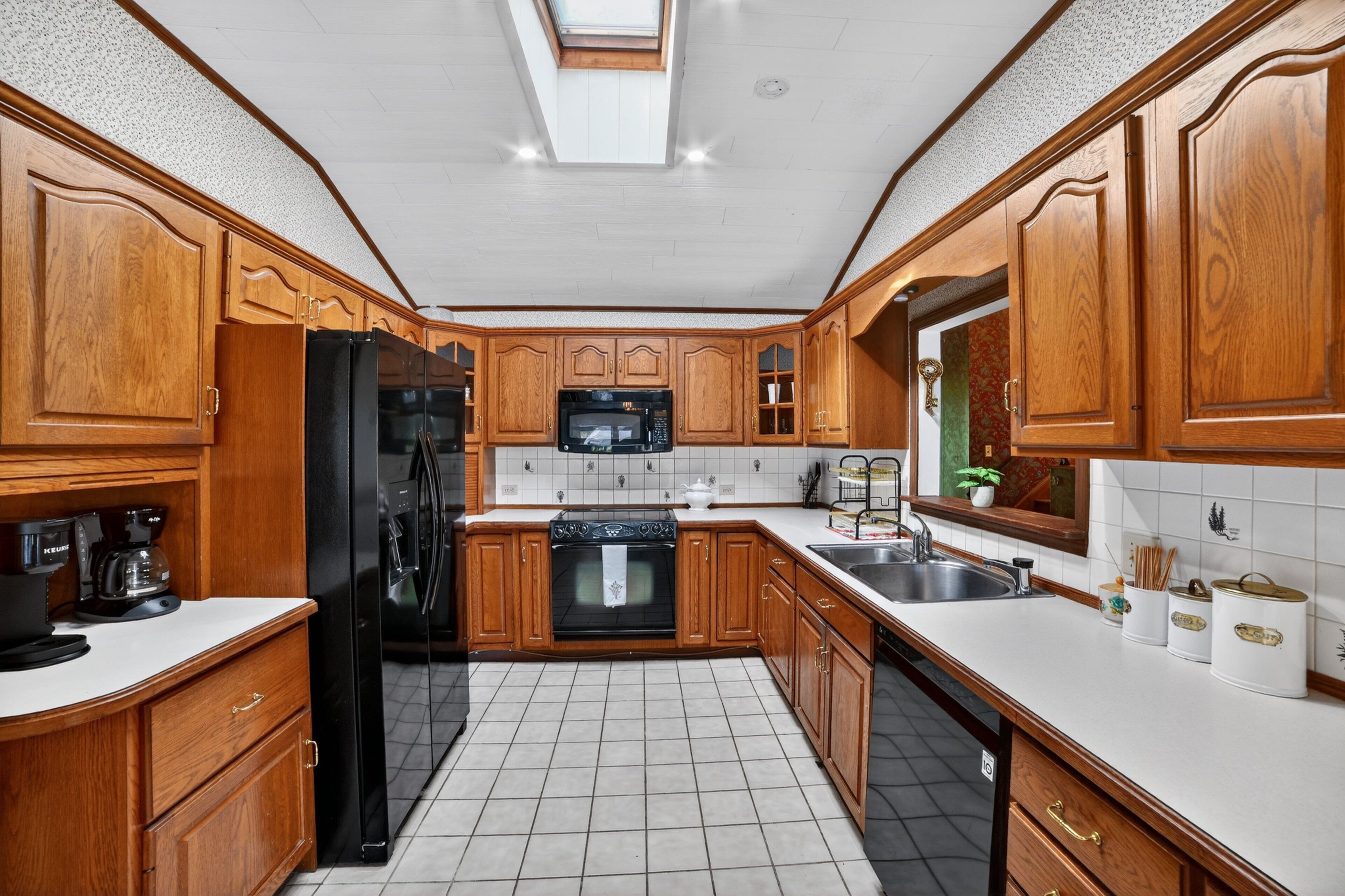 House, 3 Bedrooms | Private kitchen | Fridge, oven, coffee/tea maker, toaster
