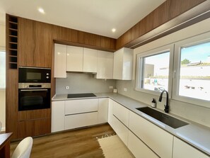 Villa, 5 Bedrooms | Private kitchen | Fridge, oven, coffee/tea maker - Silver Coast Escape Luxury Villa With Private Pool 5 Bedroom Villa (Torres Vedras)