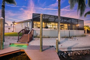 Exterior - Apollos Anchor - 926 Golf Island Dr 5 Bedroom Home (Apollo Beach)